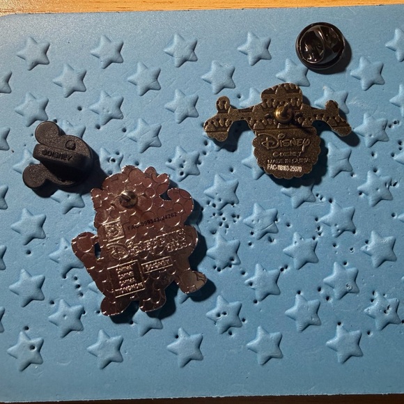 Disney Pumbaa and Timon Hakuna Matata Enamel Pins - Picture 2 of 2